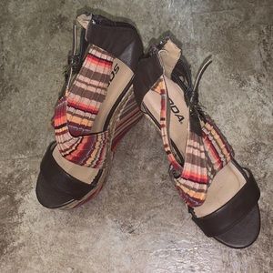 Soda Brand wedges size 7.5